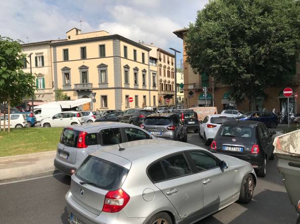 Firenze, lavori in via Bolognese, traffico in tilt alle Cure