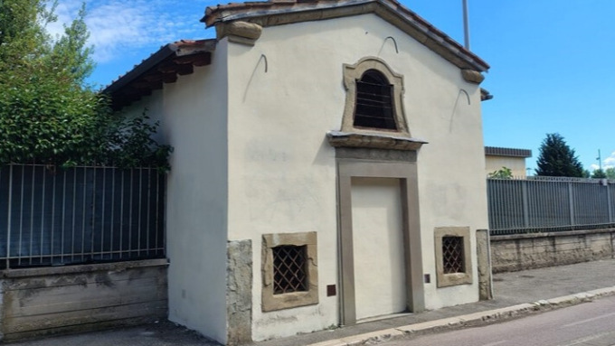 Firenze, imbrattata nuovamente la chiesetta di Villa Il Casone