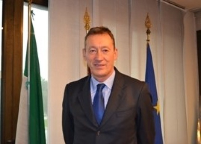 Colpito da un’auto in moto: l’ex Questore di Livorno grave in rianimazione