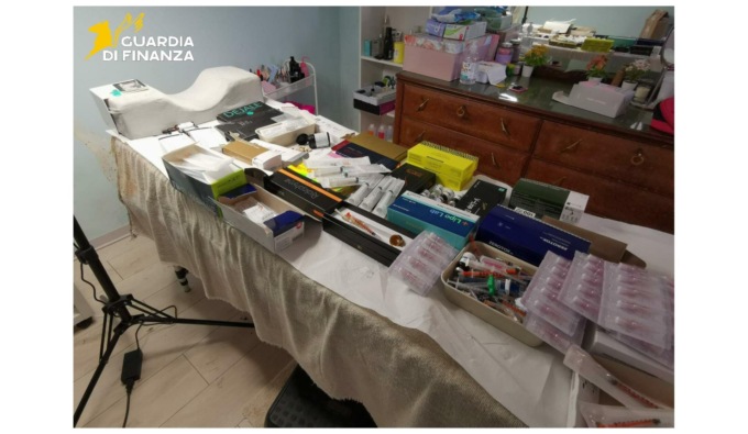 Ambulatorio di medicina estetico abusivo in casa
