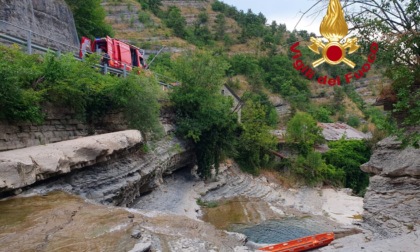 25 enne muore nel fiume: la tragedia davanti agli amici