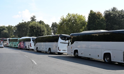 Firenze, bus turistici alle Cascine: tante le difficoltà legate al caldo