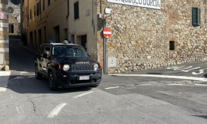 Finti carabinieri truffano anziano e rubano l’auto: tre misure cautelari per giovani della provincia di Caserta