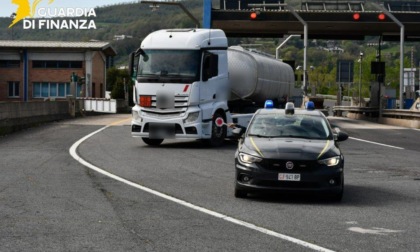 Carburante non conforme in due distributori di benzina