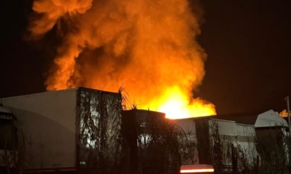 Incendio nella notte a Livorno: 30 persone evacuate