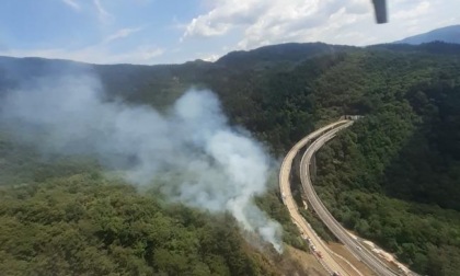 Incendio vicino all'A1, chiusa la Panoramica