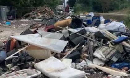 Maxi discarica abusiva a Pistoia, quattro gli arresti. Oltre 3 ettari di terreno riempiti di rifiuti
