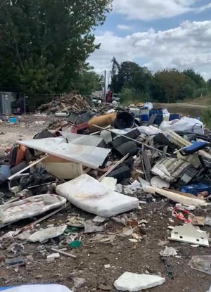 Maxi discarica abusiva a Pistoia, quattro gli arresti. Oltre 3 ettari di terreno riempiti di rifiuti