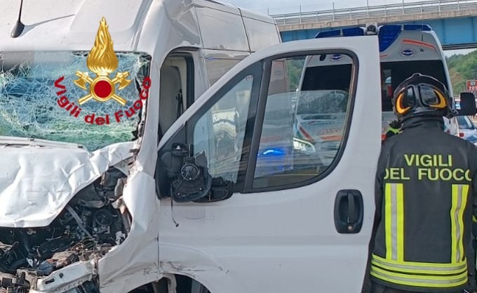 Un’altra tragedia in A1: muore un uomo in un incidente con un tir