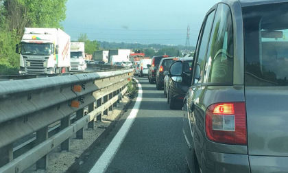 Incidente in Fi-Pi-Li, tre mezzi e uno scooter coinvolti: c'è un ferito grave