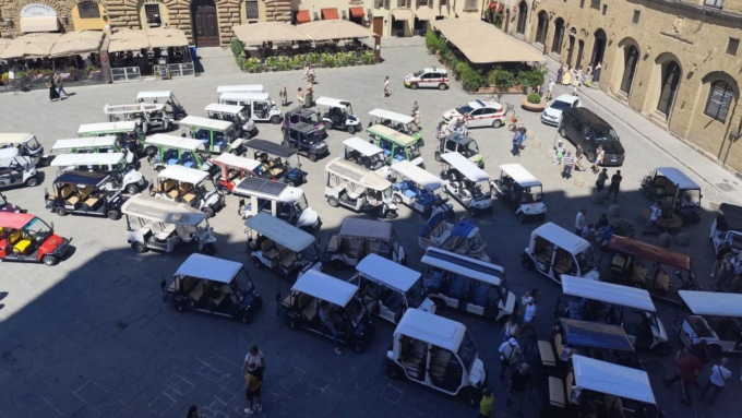 Protesta caddy e risciò a Firenze contro divieto area Unesco