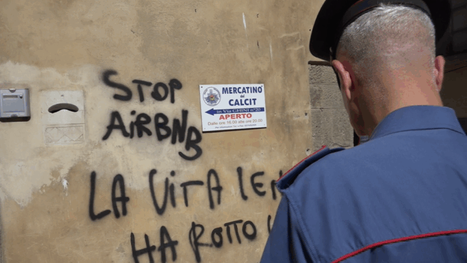 Scritte a Cortona, denunciati due ventiquattrenni