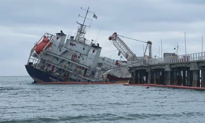 Nave incagliata a Marina di Massa, la data della rimozione è ufficiale