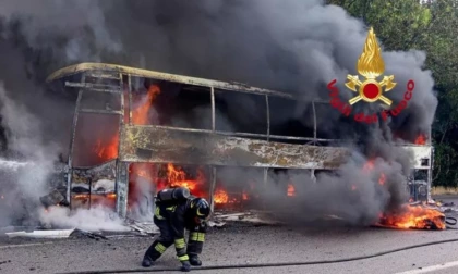 Pullman in fiamme a Calenzano, nessun ferito