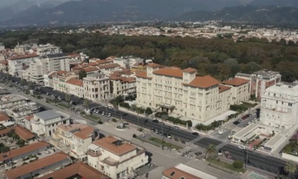 Viareggio, Passeggiata più sicura con la polizia a cavallo