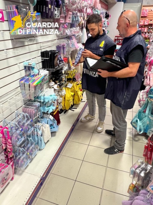 Sequestrati circa 22.000 articoli per bambini