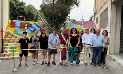 Chiusi scalo (Siena), inaugurate le nuove coloratissime scalette