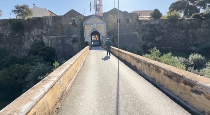 Detenuti appiccano fuoco nel carcere di Porto Azzurro