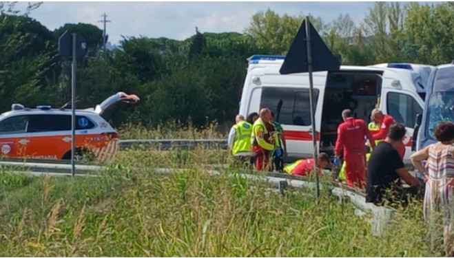 Scontro bici furgone, morto il ciclista