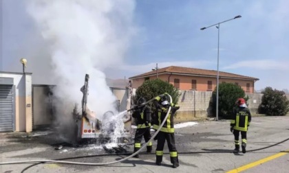 A fuoco van in sosta all'ippodromo salvo il Gp