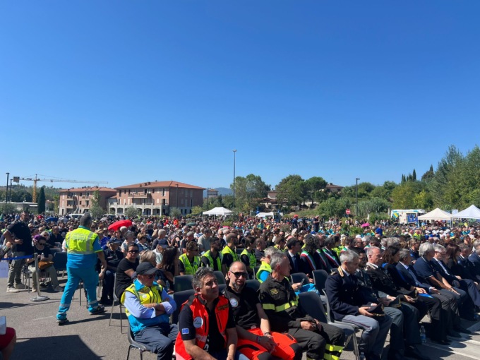 Strage in A1, in migliaia ai funerali di Gianni Trappolini e Giulia Santoni