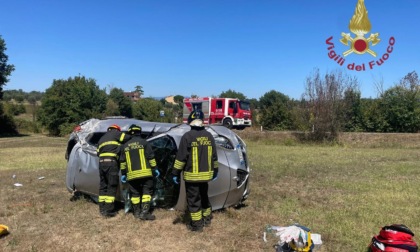 Arezzo, si ribalta con l'auto: grave una donna di 41 anni
