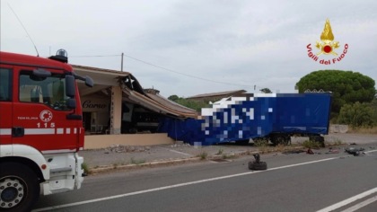Incidente mortale sull’Aurelia. Camion finisce contro una attività commerciale