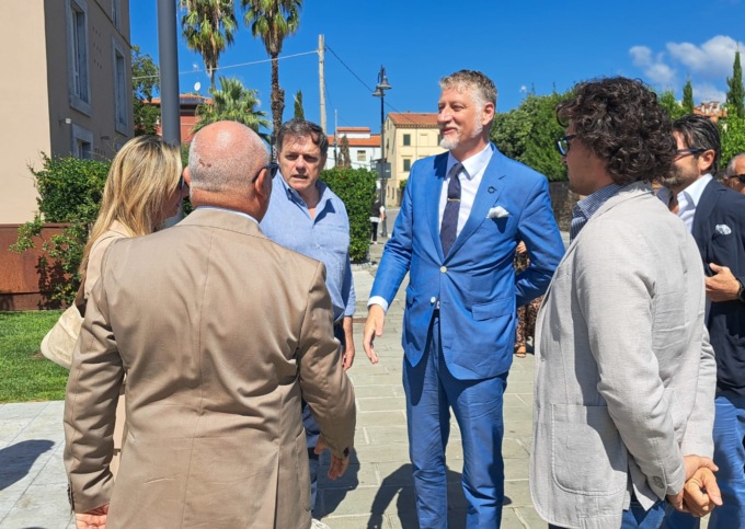 Il Ministro Giuli in visita al cantiere del museo Mitoraj