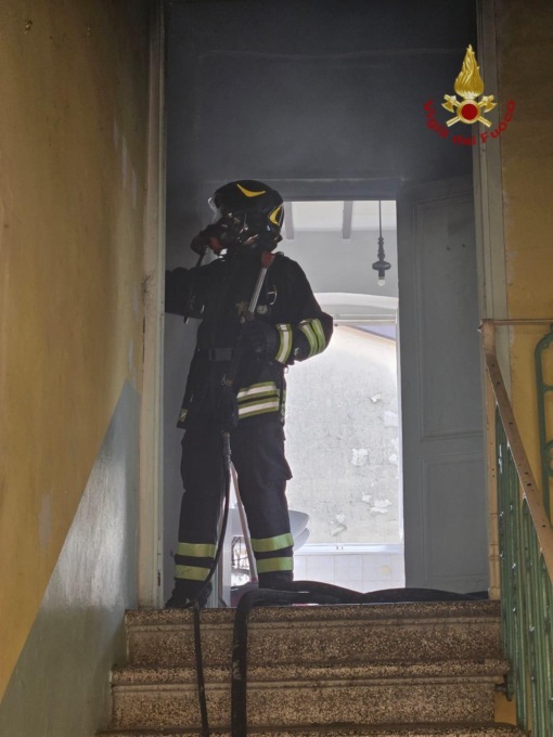 Incendio in appartamento a Rassina, nessun ferito