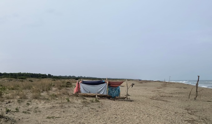 Tende in spiaggia, multe e sequestri a San Rossore