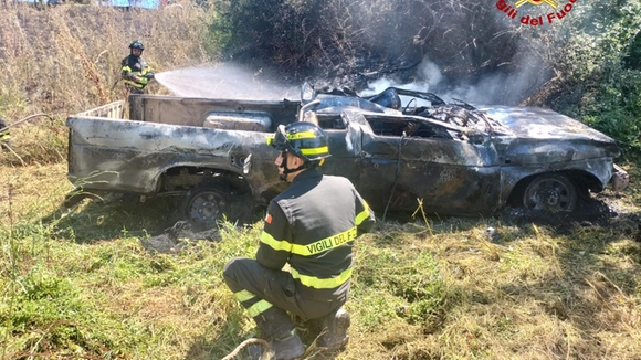 San Gimignano (Siena), auto in fiamme: ferito il conducente