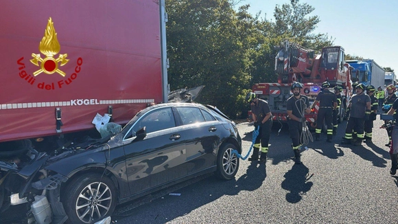 Cortona (Arezzo), incidente sul raccordo: un ferito grave