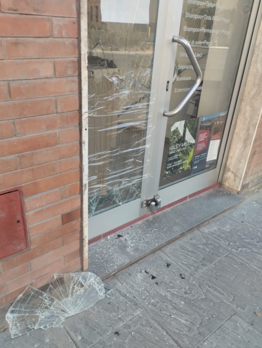 Firenze, ancora spaccate nel quartiere di San Jacopino