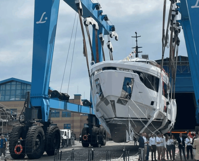 Viareggio, grande festa per il “Grande” di Azimut Benetti