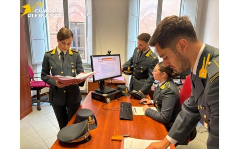 Frode fiscale da oltre 1,1 milioni: sequestrato il patrimonio di una società di pelletteria in Amiata
