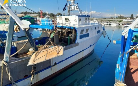 Narcotraffico e usura, un peschereccio nella maxiconfisca