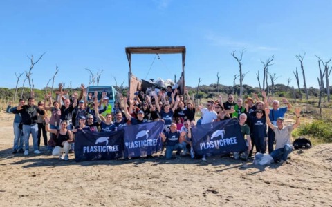 Pulizia della spiaggia del Gombo e della Buca del Mare: 150 volontari in azione, raccolte 4 tonnellate di rifiuti