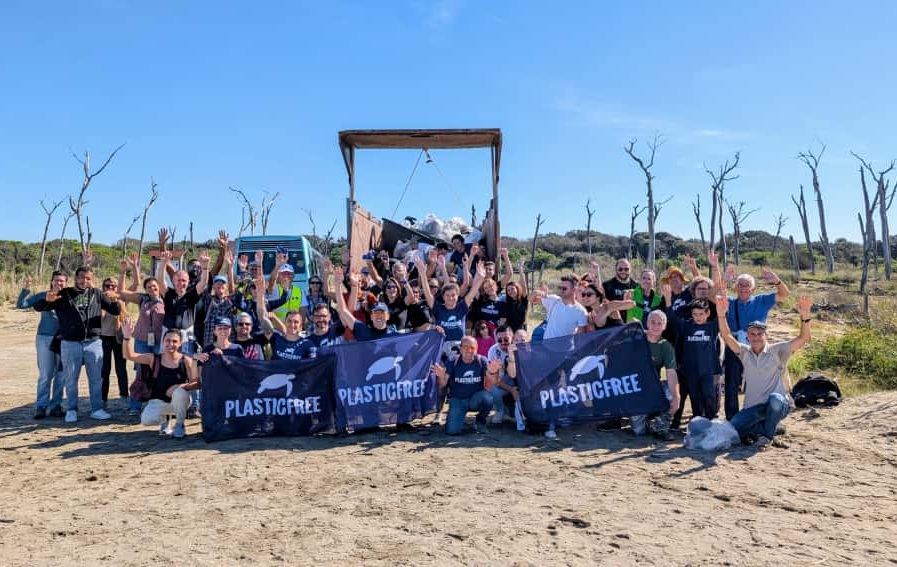 Pulizia della spiaggia del Gombo e della Buca del Mare: 150 volontari in azione, raccolte 4 tonnellate di rifiuti