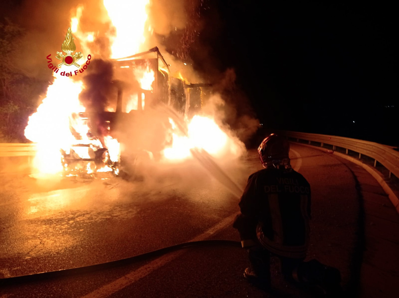 Mezzo in fiamme alle Croci di Calenzano