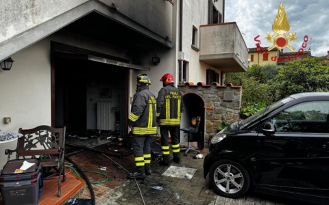 Incendio in casa, salvi due coniugi 80enni
