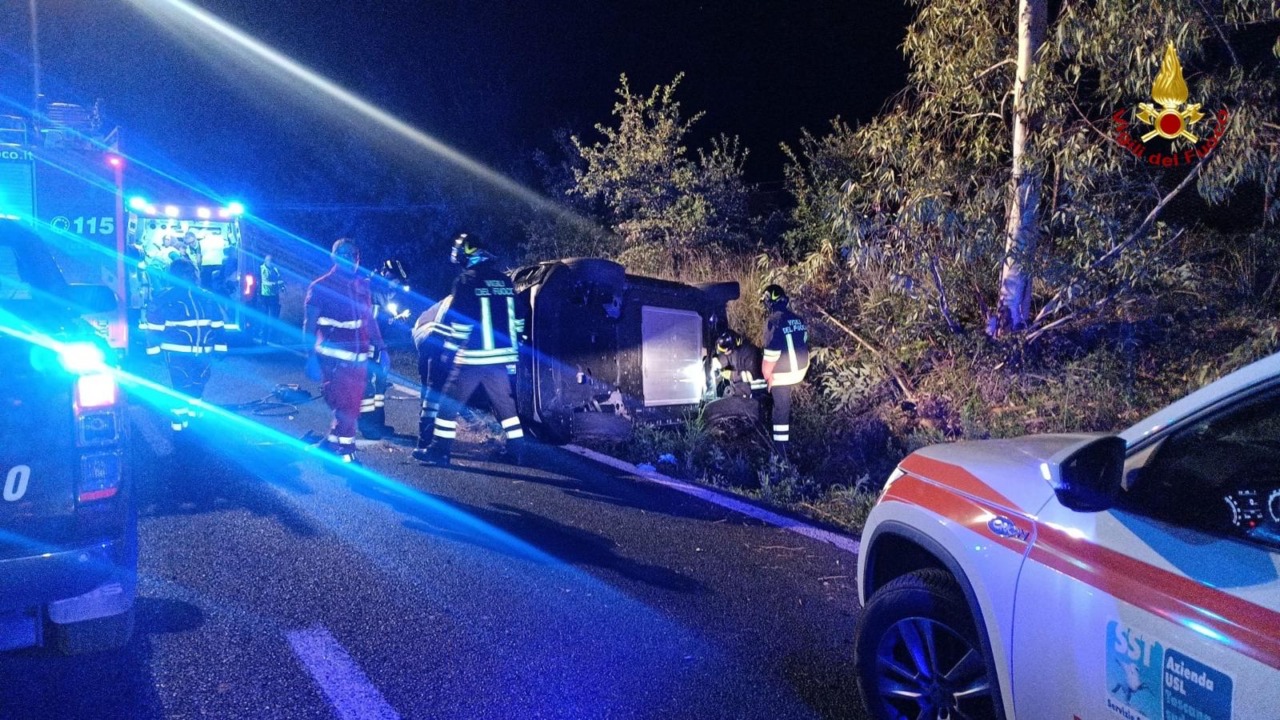 Auto ribaltata sull’Aurelia, due feriti
