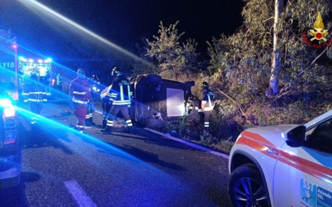 Auto ribaltata sull’Aurelia, due feriti