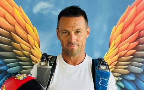 Precipita col paracadute a 1500 metri di altezza: muore a 49 anni Sandro Bigozzi
