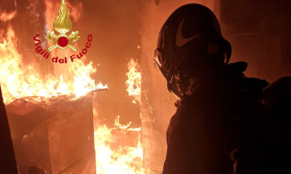 Fiamme in pizzeria a Sesto, evacuati in 7 da appartamenti