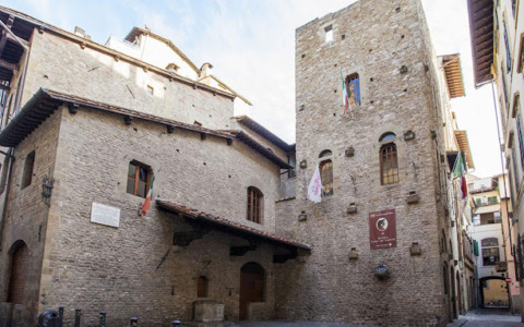Ladri entrano nella Casa di Dante