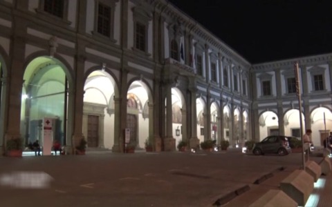 Rapina in centro, turista preso a sprangate