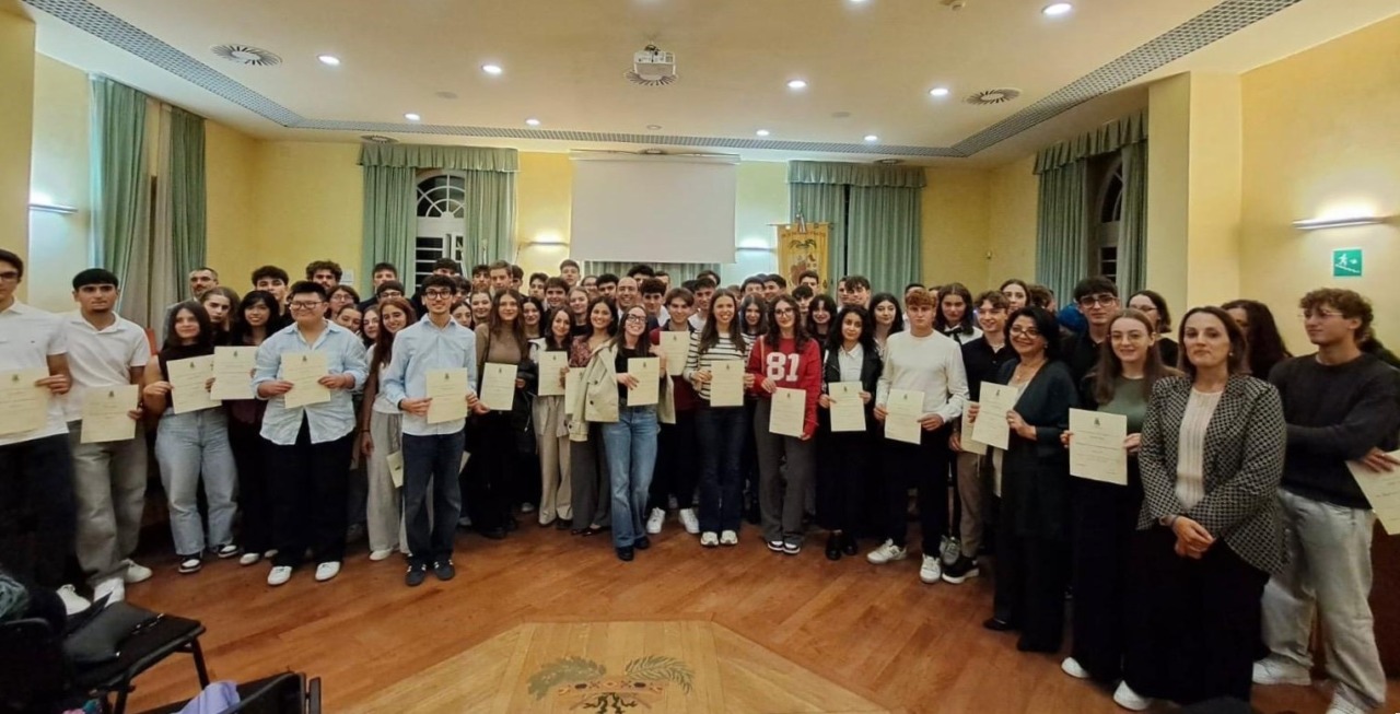 Prato celebra i neodiplomati eccellenti, pergamene e abbonamenti al Politeama