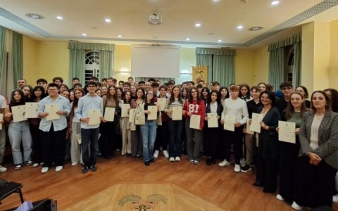Prato celebra i neodiplomati eccellenti, pergamene e abbonamenti al Politeama