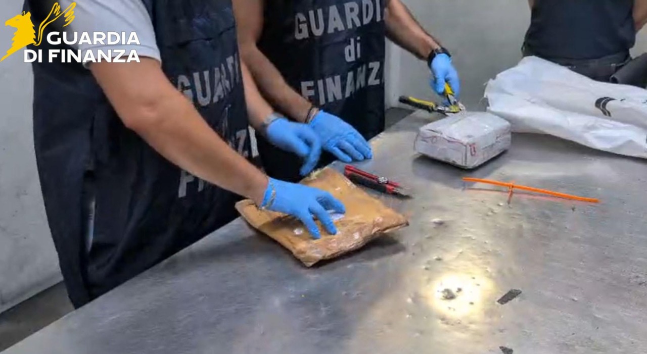 Traffico di eroina dal Pakistan all’Italia: sette arresti tra Toscana, Emilia e Lombardia