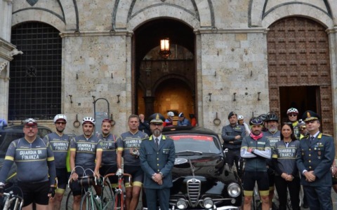 Alla ciclostorica Eroica, anche una rappresentanza della Guardia di finanza di Siena